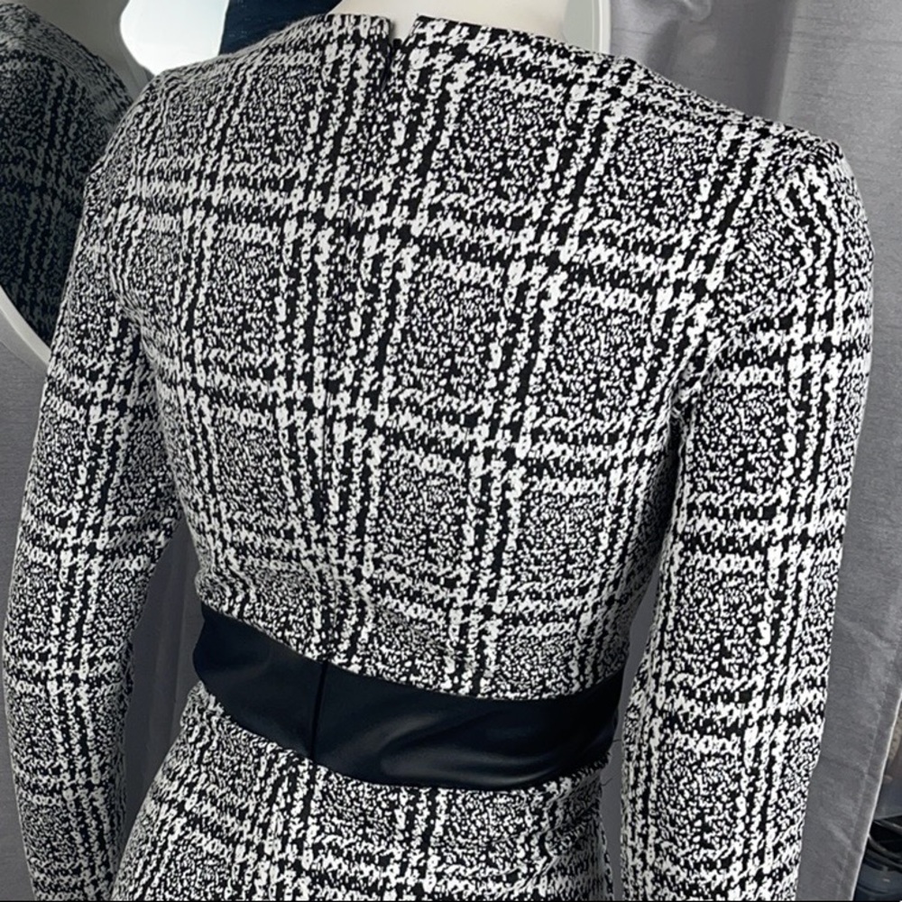 Michael Kors! Look Sharp In This One! - image 6